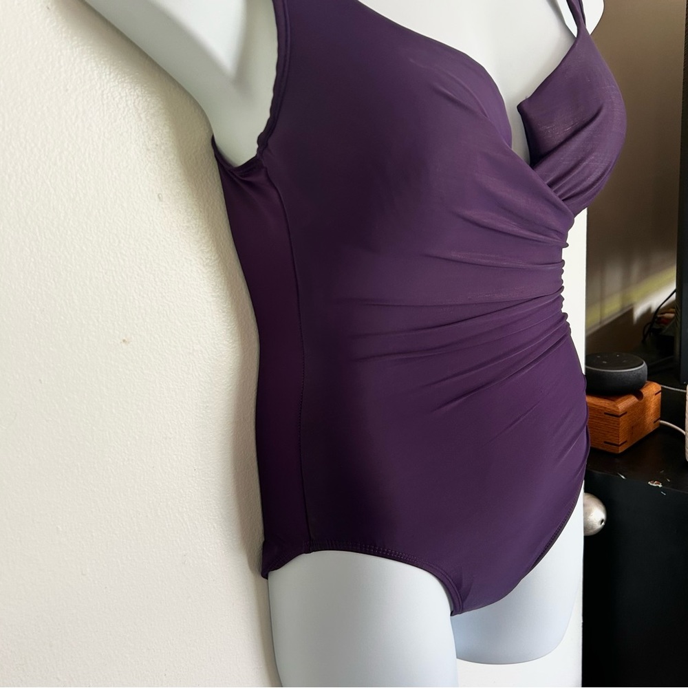 Miracle suit, sansibel swimsuit, size 10 DD double layered underwire slimming